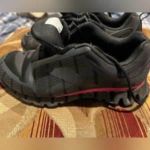 Reebox  tennis shoes (women-ZIG TECH -size 7